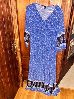 SHEIN Blue Floral V-Neck Maxi Dress with Black Accent Panels